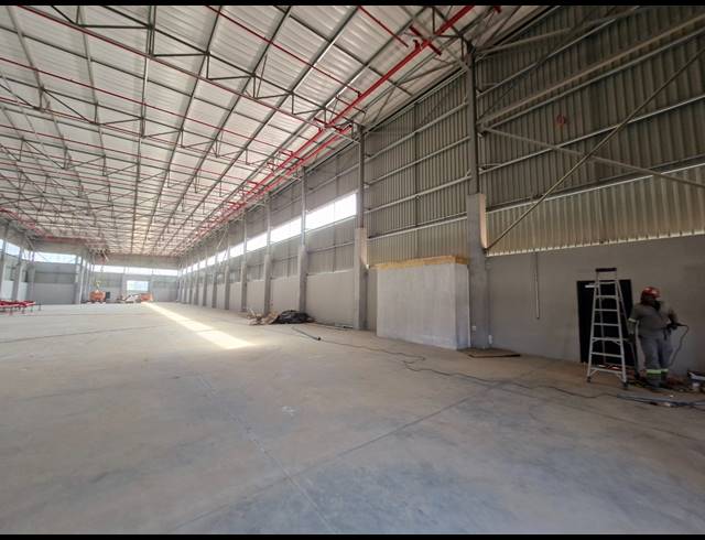 1,984M² WAREHOUSE TO LET IN JET PARK